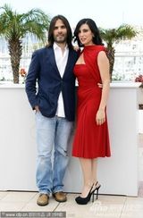 《我们现在去哪》发布会 女导演纳迪携老公亮相