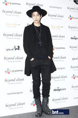 组图：孙浩英李钟硕等众韩星出席首尔时装秀