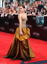 高组图：《哈7下》纽约首映 艾玛低胸礼服亮相