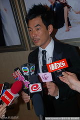 幻灯图：韩雨芹嫁豪门上海再摆酒 向张国立夫妇敬茶