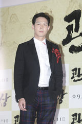 独家高清：《观相》试映 李钟硕嘟嘴比V卖萌