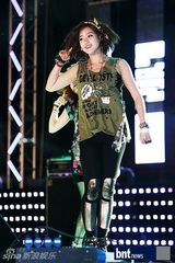 组图：韩组合T-ara等亮相国际和平生命演唱会