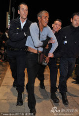 高清：《的士速递》男星萨米-纳塞利与警察搏斗被捕