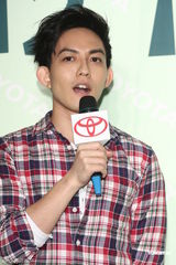 组图：林宥嘉清爽出席代言活动 入围金曲男歌手奖