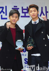 组图：CNBLUE姜珉赫FTIsland李在真任母校大使