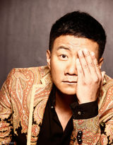 高清图：胡军全新写真演绎极致雅痞风