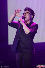 组图：萧敬腾上海开唱雨神未发威 被何韵诗调侃