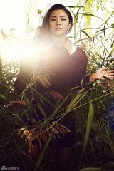 组图：黄小蕾新年推出限量写真纪念《蕾女心经》