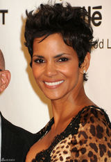 高清组图：哈利-贝瑞性感豹纹礼服亮相秀身材