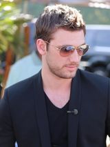 组图：亚历克斯-帕蒂弗现身天使城 显阳光酷帅