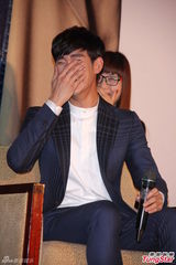 高清组图：金秀贤台湾会粉丝 帅气亮相讲台语