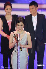 幻灯：香港金像奖现场 叶璇凭《意外》获最佳女配角