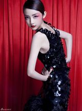 高清组图：	东方天使“不爱红装爱武装”