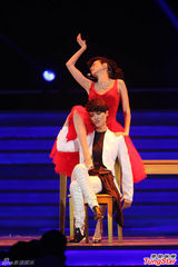 组图：中歌榜众星唱响小巨蛋 王力宏压轴领唱