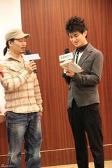 高清图：主持人马松赴台发新书 方文山张芸京助阵