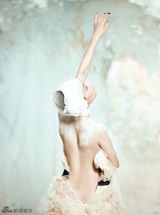 组图：马苏登《男人装》突破尺度演绎唯美性感