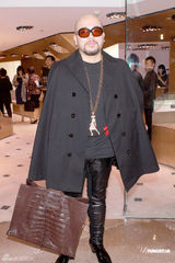 周慧敏自言有不少同志朋友 赌王四太送何超盈首饰