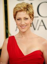 高清图：伊迪-凡尔克红色长裙演绎知性女神