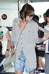 组图：张根硕等亮相机场赴日本参加音乐庆典