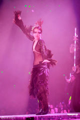 组图：容祖儿尾场演唱会性感热舞 动作狂野令人窒息 