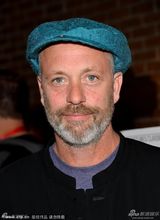 组图：菲丽希缇亮相晚宴 丹尼尔型男范十足