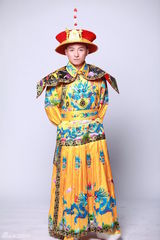 组图：谢娜变小主何炅演太监 大张伟扮年画娃娃