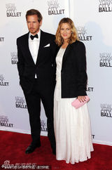 组图：女星德鲁-巴里摩尔私邸浪漫结婚