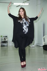 组图：浩角翔起搭配侯佩岑主持跨年秀舞技