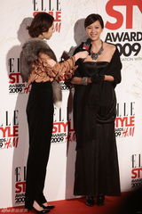 高清图：徐静蕾牵手黄立行 《杜拉拉》未映先拿奖