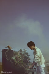 组图：丁祥威首张专辑写真曝光 显忧郁气质