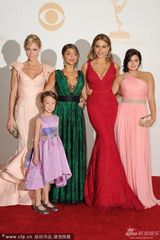 组图：《摩登家庭》获艾美奖喜剧类最佳剧集