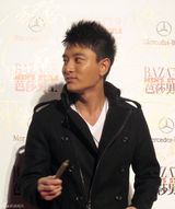 组图：贾乃亮芭莎展人气魅力 欣赏金城武期待大银幕