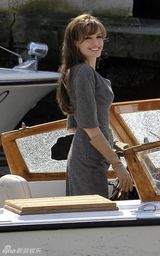 幻灯图集：安吉丽娜-朱莉返回威尼斯继续拍片