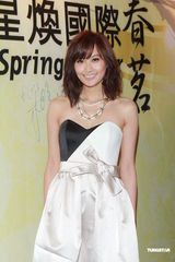 组图：陈法拉录歌出唱片 郑欣宜请男友当教练