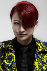 组图：耀乐团熟男写真曝光 鬼魅气质潮范十足