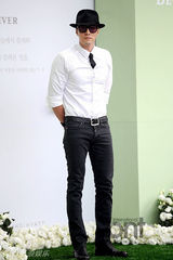 组图：李秉宪李珉廷完婚 宋承宪金汎(金范)等道贺