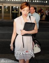 组图：少女时代宋承宪等捧场美国职业棒球比赛