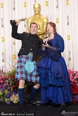 组图：奥斯卡后台海瑟薇圆梦落泪 李安拜年