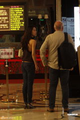 组图：威尼斯电影节主席北京逛街 女星韩丹彤陪同