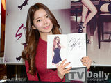 组图：韩女团Stellar签名会穿超短紧身装大胆