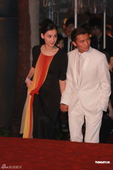 组图：谢霆锋张柏芝夫妇携手现身红毯秀恩爱