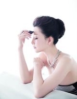 高清图：殷桃《芭莎》大片 杨贵妃气质优雅恬静