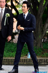 组图：李秉宪李珉廷大婚甜蜜互送吻 群星道贺