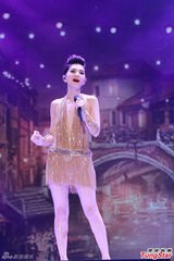 组图：Selina延迟造人 Ella挤胸性感舞老公最爱