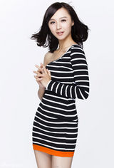 组图：刘婧清纯写真甜美俏皮如精灵