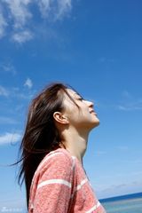 组图：逢泽丽奈夏日写真比基尼秀身材