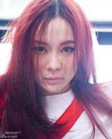 组图：霍思燕红发封面曝光 文艺气质展笃定力量