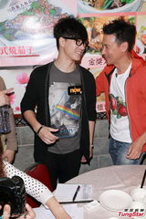 组图：张学友自认严父 与爱女相处如朋友