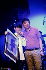 组图：刘欢助阵权振东新专辑《剧透》发布会