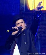 组图：西城男孩火爆开唱 女子组合精彩献艺